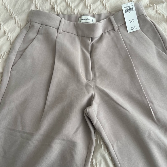 A&F Mid rise Tailored relaxed Straight Leg Pant - Picture 5 of 9